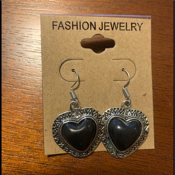 Heart-shaped Silver and Black Onyx Earrings - Picture 1 of 1